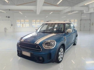 MINI Countryman / 2020 / 5P / Berlina Cooper S E ALL4 Business autom.