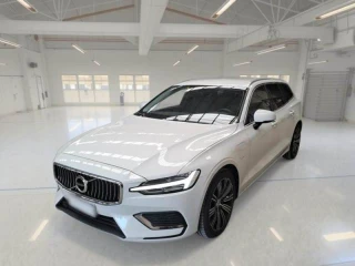 VOLVO V60 / 2019 / 5P / STATION WAGON T6 PLUG-IN AWD AUTOM.RECH.INSCRIPTION