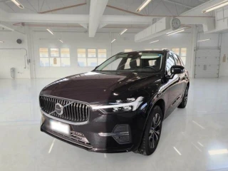 VOLVO XC60 / 2021 / 5P / SUV B4 D AWD AUTOMATICO MOMENTUM PRO MY22