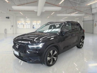 VOLVO XC40 / 2017 / 5P / SUV T4 PLUG-IN HYBRID AUTO RECHARGE R-DESIGN