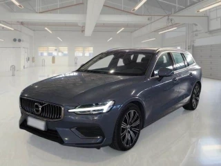 VOLVO V60 / 2019 / 5P / STATION WAGON T6 PLUG-IN AWD AUTOM.INSCR.EXPR.