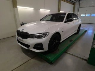 330e xDrive Connected Aut