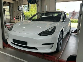 TESLA MODEL 3 BEV F RWD UA!