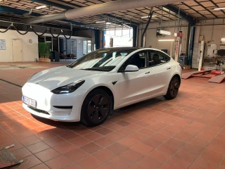 TESLA MODEL 3 BEV F RWD UA!'