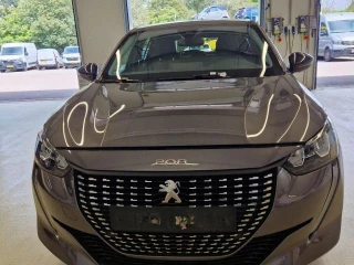 PEUGEOT 208 1.2 PURETECH ALLURE 100 CV Peugeot 3D navigation system; Metallic paint;