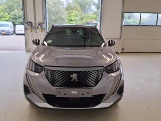 PEUGEOT 2008 50KWH GT 136 CV Electr Sunroof; Met paint; Heated Fr seats; Keyless door entry/Sta