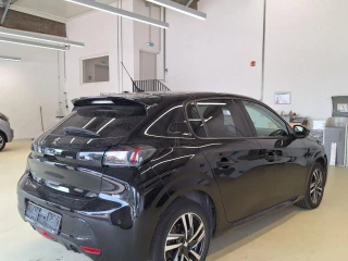 PEUGEOT 208 1.5 BLUEHDI ALLURE 102 CV Peugeot Connect: 3D navigation system; Metallic paint