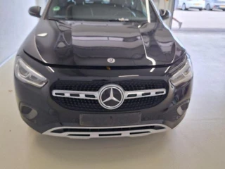 MERCEDES-BENZ GLA 200D 150 CV Business Solution