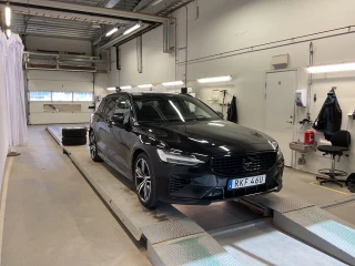 VOLVO V60 Recharge T8 456hk AWD R-Design Pro H&K Pano
