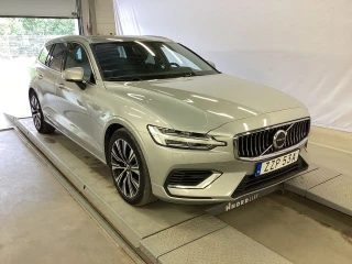 VOLVO V60 Recharge T6 AWD Core Edition Drag