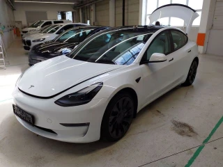 TESLA MODEL 3 PERFORMANCE