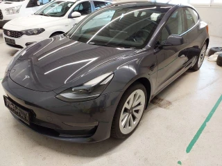 TESLA MODEL 3 LANGSTRECKENBATTERIEALLRADANTRIEB