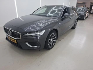 VOLVO V60 T6 AWD Plug-in Hybrid Essential - Bright