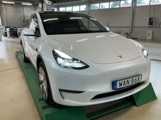 TESLA MODEL Y Long Range 514hk AWD Läder