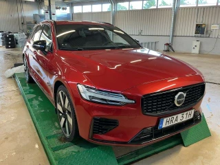 VOLVO V60 Recharge T6 AWD Ultimate Dark Pano H/K Head-up Drag