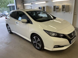NISSAN LEAF 150hk N-Connecta 360 Kamera Rattvärme