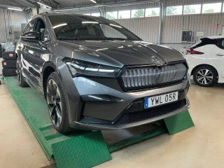 SKODA ENYAQ iV 80 204hk Sportline Drag Pano