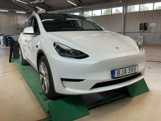 TESLA Model Y Long Range AWD 514hk Läder Pano