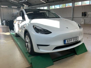 TESLA MODEL Y Long Range AWD 514hk Drag Läder Pano