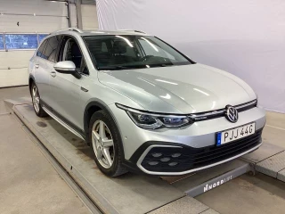 VOLKSWAGEN Golf Alltrack TDI 200hk SC DSG Värmare Drag