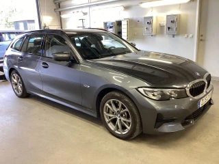 BMW 3-SERIE 330e xDrive Touring 292hk Model Sport Rattvärme