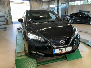 NISSAN LEAF 150hk N-Connecta Värmare 360 Kamera