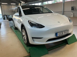 TESLA Model Y Long Range AWD 514hk Läder Pano