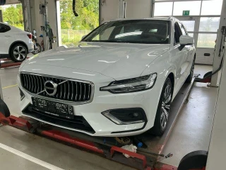 VOLVO V60 2.0 B4 D 197 INSCRIPTION VBL AUTO UA!'