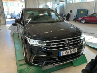 VOLKSWAGEN Tiguan eHybrid 1.4 TSI 245hk R-Line Läder Matrix