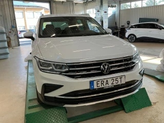 VOLKSWAGEN Tiguan eHybrid 1.4 TSI 245hk Elegance Drag Cockpit