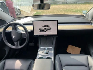 TESLA MODEL Y Model Standard RWD