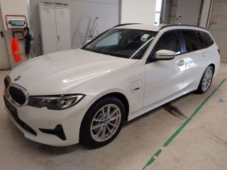BMW SERIES 3 330E A