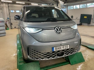 VOLKSWAGEN ID. BUZZ Pro 82kWh 5 Sits Assistanspkt Drag ** NO WINTER WHEELS & Test link down below**