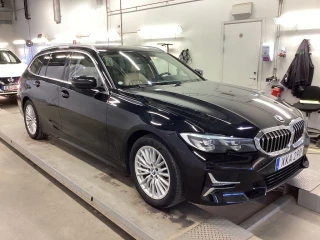 BMW 3-serie 330e Touring 292hk Luxury Line Drag Läder ** Test link down below**