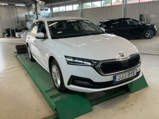 SKODA Octavia Kombi 2.0 TDI 4x4 DSG 150hk Ambition