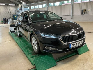 SKODA OCTAVIA Kombi 2.0 TDI DSG 150hk Style Drag Värmare *Potential error in the inspection date*
