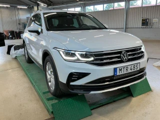 VOLKSWAGEN Tiguan eHybrid 245hk Elegance DSG Cockpit *Potential error in the inspection date*