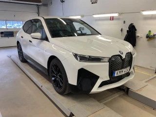 BMW IX xDrive40 Sport Heat comfort  HK Drag Live Cockpit Pro ** NO WINTER WHEELS