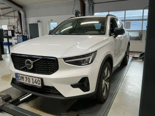 VOLVO XC40 T4 Recharge Plus Dark VBL UA!,