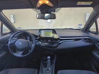 TOYOTA C-HR 122h Dynamic Business 2WD E-CVT + Programme Beyond Zero Academy