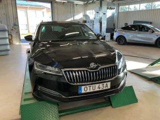 SKODA SUPERB TDI 200hk 4x4 Style Business Adv Edt DSG Dragpkt Läder Cockpit Värmare