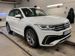 VOLKSWAGEN TIGUAN eHybrid 245hk R-Line DSG Dragpkt Cockpit *Potential error in the inspection date*