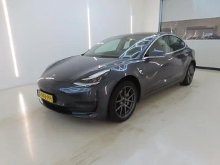 TESLA Model 3 Standard Range Plus 4d