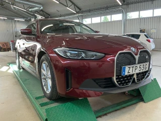 BMW I4 eDrive40 340hk HiFi Drag Nav