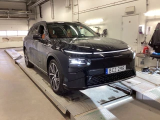 XPENG G9 Performance 551hk AWD Premium Läder Pano Dynaudio Momssmittad