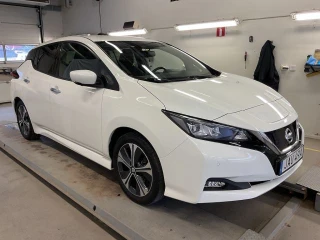 NISSAN LEAF 150hk N-Connecta 360 Kamera Värmare Rattvärme