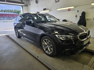 BMW Series 3 330e Touring 292hk Sport Line Rattvärme