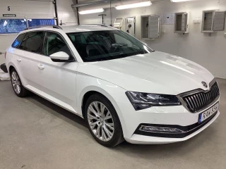 SKODA Superb Kombi 2.0 TDI 4x4 200hk Style Business Edt Drag Värmare Cockpit