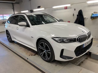 BMW 3-SERIE 330e xDrive Touring 292hk M Sport Drag Hifi