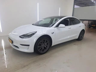 TESLA Model 3 Standard Range Plus RWD 4d